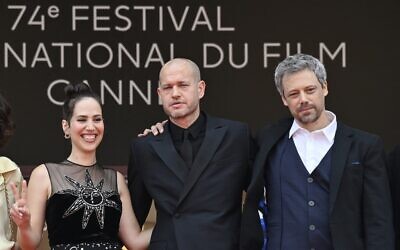 (From L) Israeli actress Nur Fibak, Israeli director Nadav Lapid and Israeli actor Avshalom Pollak pose as they arrive for the screening of the film 'Ha'Berech' (Ahed's Knee) at the 74th edition of the Cannes Film Festival in Cannes, southern France, on July 7, 2021. (John MACDOUGALL / AFP)