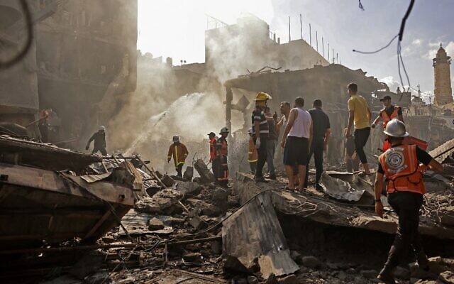 Palestinian rescuers and onlookers gather at the scene of a blast in Gaza City, the cause of which has not yet been determined, on July 22, 2021. (MOHAMMED ABED / AFP) Palestinian rescuers and onlookers gather at the scene of a blast in Gaza City, the cause of which has not yet been determined, on July 22, 2021. (MOHAMMED ABED / AFP)
