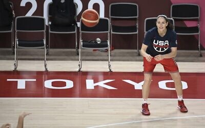 USA's basketball player Sue Bird attends a training session during the Tokyo 2020 Olympic Games at the Saitama Super Arena in Saitama on July 24, 2021. (ARIS MESSINIS / AFP)