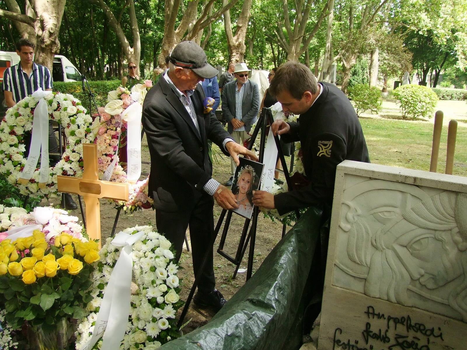 Zsa Zsa Gabor's ashes make fashionably late return to Budapest for