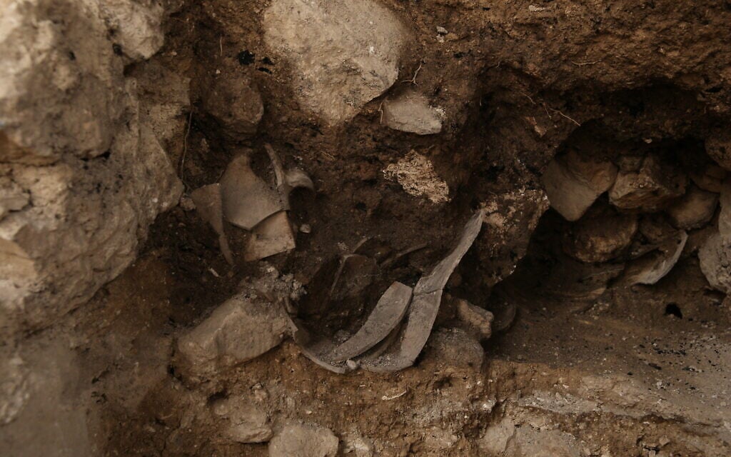 Remains of destruction discovered in previous excavations at the ruins of the First Temple-era wall that protected Jerusalem's eastern side. (Eliyahu Yanai/ City of David Archive)