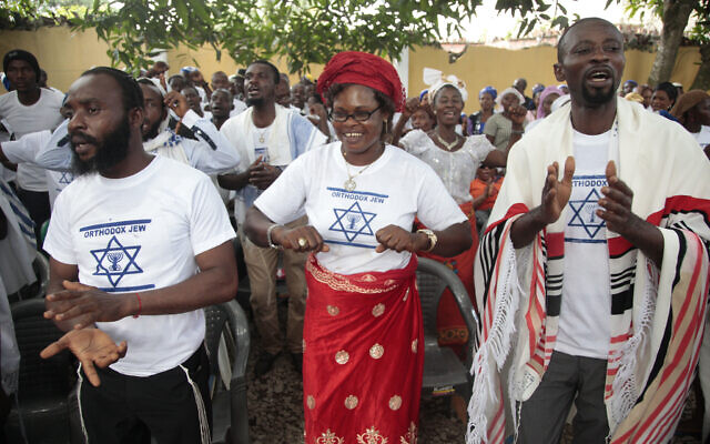 Illustrative: Participants singing and clapping during an event in Umuahia, Nigeria, May 28, 2017. (AP Photo/Lekan Oyekanmi) Illustrative: Participants singing and clapping during an event in Umuahia, Nigeria, May 28, 2017. (AP Photo/Lekan Oyekanmi)