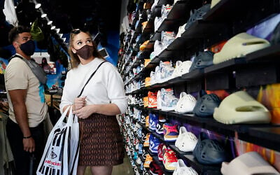 In this July 19, 2021, file photo, shoppers wear masks inside of The Cool store in the Fairfax district of Los Angeles. (AP Photo/Marcio Jose Sanchez) In this July 19, 2021, file photo, shoppers wear masks inside of The Cool store in the Fairfax district of Los Angeles. (AP Photo/Marcio Jose Sanchez)