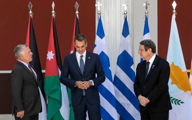 Jordan's King Abdullah II, left, Greece's Prime Minister Kyriakos Mitsotakis, center, and Cyprus' President Nikos Anastasiades pose for a group photo ahead of their meeting in Athens, July 28, 2021. (AP Photo/Yorgos Karahalis)