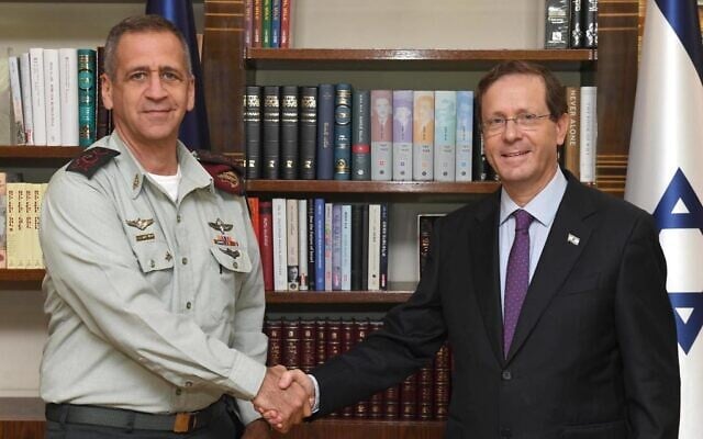 IDF Chief of Staff Aviv Kochavi and President Isaac Herzog meet on July 13, 2021. (Mark Neyman/GPO) IDF Chief of Staff Aviv Kochavi and President Isaac Herzog meet on July 13, 2021. (Mark Neyman/GPO)