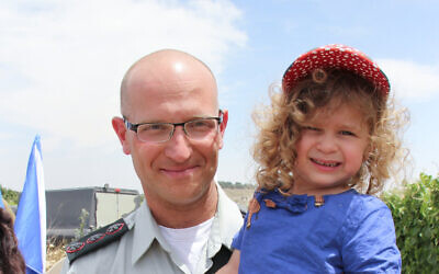 Col. Sharon Asman, with his daughter Emma. May 17, 2018. (Gershon Elinson/FLASH90)