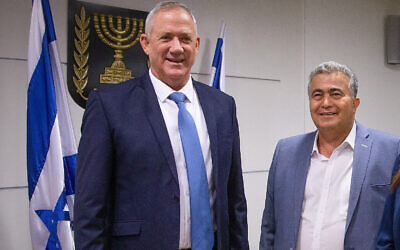Amir Peretz meets with Benny Gantz at the Knesset, on October 28, 2019. (Yonatan Sindel/Flash90)