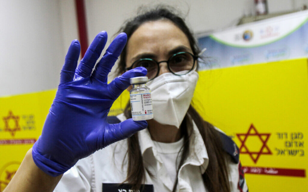 An Israeli medical worker prepares a COVID vaccine. (Nasser Ishtayeh/Flash90) An Israeli medical worker prepares a COVID vaccine. (Nasser Ishtayeh/Flash90)