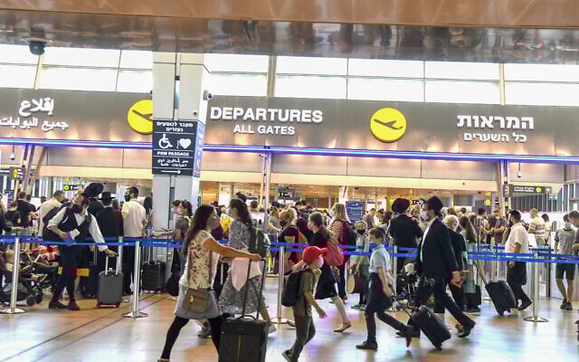 Travelers seen at Ben Gurion International Airport in Israel, July 15, 2021. (Flash90)