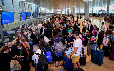 Travellers seen in the departure hall at the Ben Gurion International Airport, on July 19, 2021. (Avshalom Sassoni/Flash90) Travellers seen in the departure hall at the Ben Gurion International Airport, on July 19, 2021. (Avshalom Sassoni/Flash90)