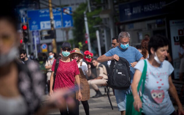 Israelis wear protective face masks in the streets of Tel Aviv, on July 22, 2021. (Miriam Alster/FLASH90) Israelis wear protective face masks in the streets of Tel Aviv, on July 22, 2021. (Miriam Alster/FLASH90)