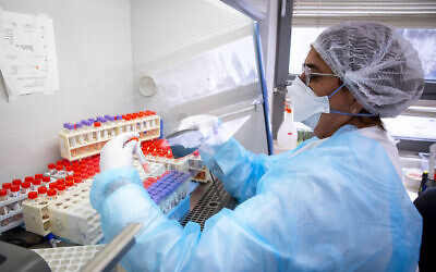 Medical staff conduct tests for coronavirus in Jerusalem on July 22, 2021 (Olivier Fitoussi/Flash90) Medical staff conduct tests for coronavirus in Jerusalem on July 22, 2021 (Olivier Fitoussi/Flash90)