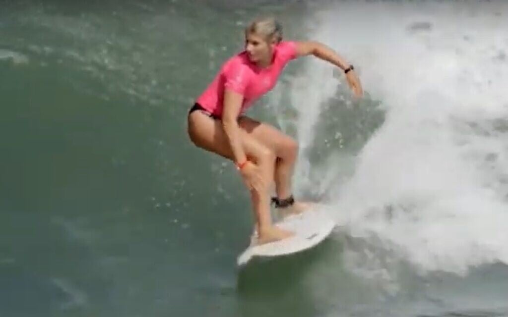 Anat Lelior surfs in video uploaded Oct 30, 2019 (Screen grab/Haaretz)