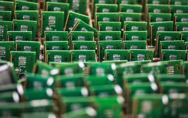 Illustrative image of semiconductur chips (venuestock; iStock by Getty Images)