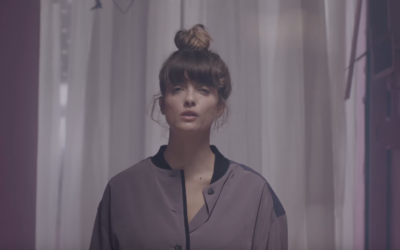 Electronic musician Noga Erez seen in a music video for her single 'Dance While You Shoot'. (Screenshot: Youtube)