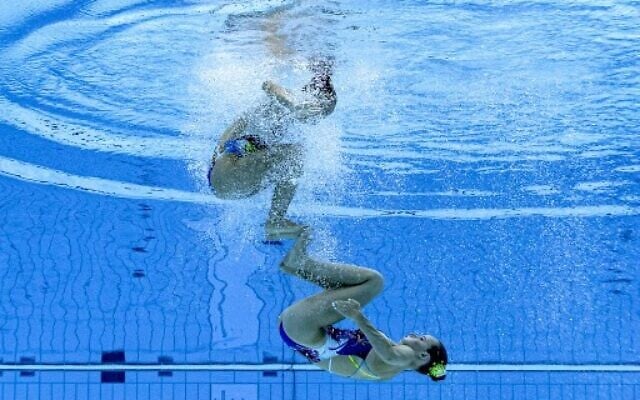 An underwater view shows Israel's Eden Blecher and Israel's Shelly Bobritsky compete in the preliminary for the women's duet free artistic swimming event during the Tokyo 2020 Olympic Games at the Tokyo Aquatics Centre in Tokyo on August 2, 2021. (Photo by François-Xavier MARIT / AFP)