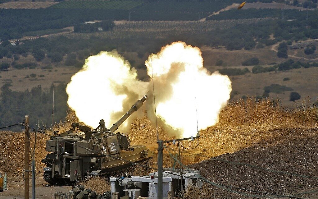Israeli artillery fires toward Lebanon from a position near the northern town of Kiryat Shmona following Hezbollah rocket fire from the Lebanese side of the border, on August 6, 2021 (JALAA MAREY / AFP) Israeli artillery fires toward Lebanon from a position near the northern town of Kiryat Shmona following Hezbollah rocket fire from the Lebanese side of the border, on August 6, 2021 (JALAA MAREY / AFP)