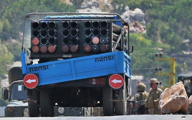Lebanese soldiers stand next to a truck carrying a multiple rocket launcher after confiscating it, in the southern village of Shouayya, on August 6, 2021 (Mahmoud ZAYYAT / AFP) Lebanese soldiers stand next to a truck carrying a multiple rocket launcher after confiscating it, in the southern village of Shouayya, on August 6, 2021 (Mahmoud ZAYYAT / AFP)