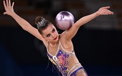 Russia's Dina Averina competes in the individual all-around final of the Rhythmic Gymnastics event during Tokyo 2020 Olympic Games at Ariake Gymnastics centre in Tokyo, on August 7, 2021. (Lionel BONAVENTURE / AFP)