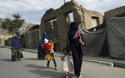 Afghan women in burqas walk on a street in Kabul, Afghanistan, Sunday, Aug. 22, 2021. (AP Photo/Rahmat Gul)
