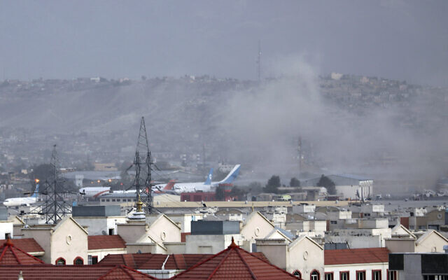 Smoke rises from an explosion outside the airport in Kabul, Afghanistan, August 26, 2021. (AP Photo/Wali Sabawoon) Smoke rises from an explosion outside the airport in Kabul, Afghanistan, August 26, 2021. (AP Photo/Wali Sabawoon)