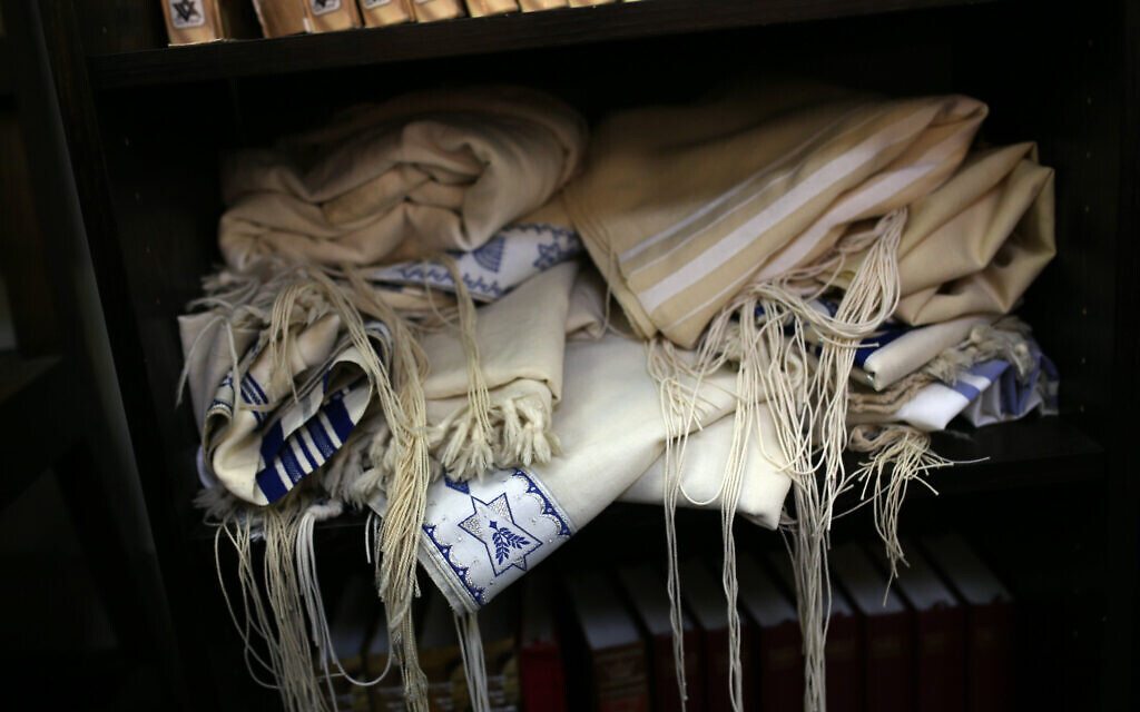 Illustrative: Jewish prayer shawls are stored on a shelf at the entrance of the Jewish synagogue in Lisbon, May 5, 2015. (AP Photo/Francisco Seco)