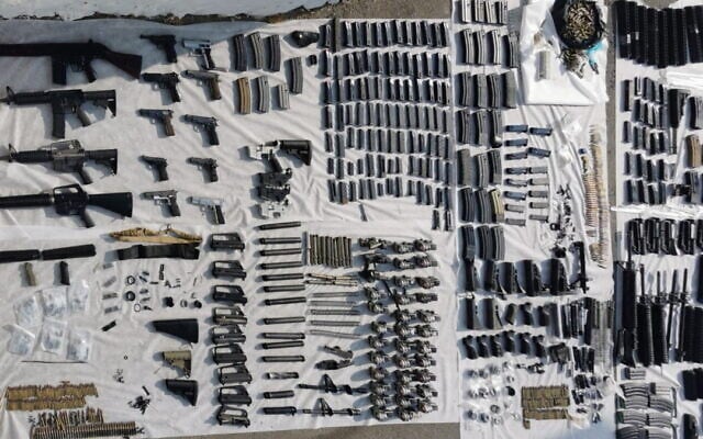 Officers uncovered a number of firearms and dozens of weapon parts in Hebron, August 27, 2021. (Israel Police) Officers uncovered a number of firearms and dozens of weapon parts in Hebron, August 27, 2021. (Israel Police)