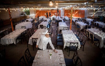 Workers prepare the King David Hotel sukkah on October 3, 2017 (Courtesy Yonatan Sindel/Flash90)