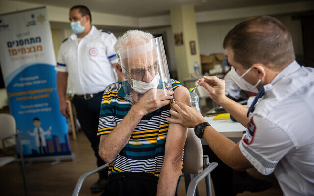 A resident from the Amigor elder care facility receives a third dose of the coronavirus vaccine on August 4, 2021. (Yonatan Sindel/Flash90) A resident from the Amigor elder care facility receives a third dose of the coronavirus vaccine on August 4, 2021. (Yonatan Sindel/Flash90)