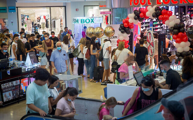 Israelis wearing face masks walk inside Dizengoff Center in Tel Aviv on August 9, 2021. (Miriam Alster/Flash90) Israelis wearing face masks walk inside Dizengoff Center in Tel Aviv on August 9, 2021. (Miriam Alster/Flash90)