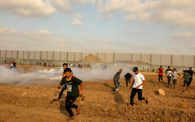 Palestinians clash with Israeli forces during a riot on the Gaza border, east of Gaza City, on August 21, 2021. (Abed Rahim Khatib/Flash90)
