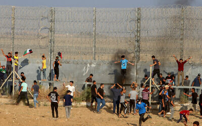 Palestinian protesters at the Israel-Gaza border, east of Gaza City, on August 21, 2021. (Abed Rahim Khatib/Flash90) Palestinian protesters at the Israel-Gaza border, east of Gaza City, on August 21, 2021. (Abed Rahim Khatib/Flash90)