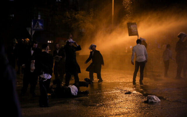 Ultra-Orthodox Jews clash with police to protest work on a new light rail line, on Bar Ilan Street in Jerusalem, on August 24, 2021. (Noam Revkin Fenton/Flash90) Ultra-Orthodox Jews clash with police to protest work on a new light rail line, on Bar Ilan Street in Jerusalem, on August 24, 2021. (Noam Revkin Fenton/Flash90)