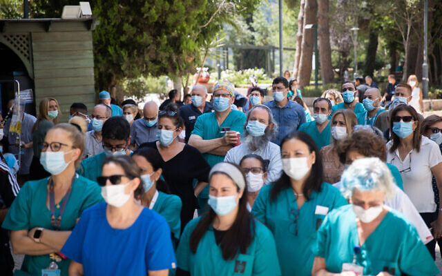 Doctors and nurses strike outside a Hadassah hospital in Jerusalem, on August 25, 2021. (Yonatan Sindel/Flash90) Doctors and nurses strike outside a Hadassah hospital in Jerusalem, on August 25, 2021. (Yonatan Sindel/Flash90)