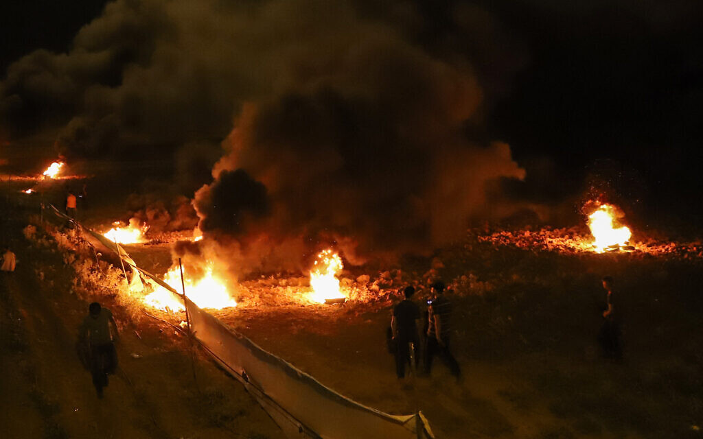 Palestinians burn tires along the border between the Gaza Strip and Israel, east of the Jabaliya refugee camp in northern Gaza, on August 29, 2021. (Atia Mohammed/Flash90)