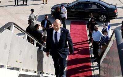 Prime Minister Naftali Bennett boards a plane heading for the United States, on August 24, 2021. (Avi Ohayon/GPO)