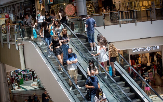 Israelis shop at the Azrieli mall in Tel Aviv, on July 13, 2021. (Miriam Alster/FLASH90) Israelis shop at the Azrieli mall in Tel Aviv, on July 13, 2021. (Miriam Alster/FLASH90)