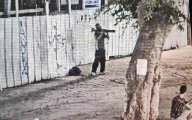 A homeless man is seen pointing a M72 LAW toward a store in Tel Aviv, August 14, 2021. (Israel Police) A homeless man is seen pointing a M72 LAW toward a store in Tel Aviv, August 14, 2021. (Israel Police)
