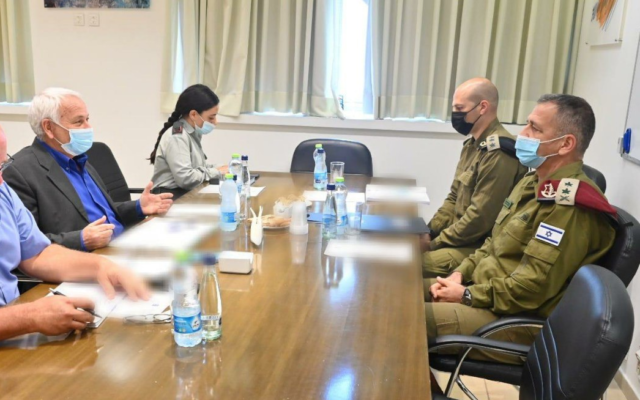 Deputy Defense Minister Alon Schuster meets with IDF Chief Aviv Kohavi on August 1, 2021. (Ariel Hermoni/Defense Ministry) Deputy Defense Minister Alon Schuster meets with IDF Chief Aviv Kohavi on August 1, 2021. (Ariel Hermoni/Defense Ministry)