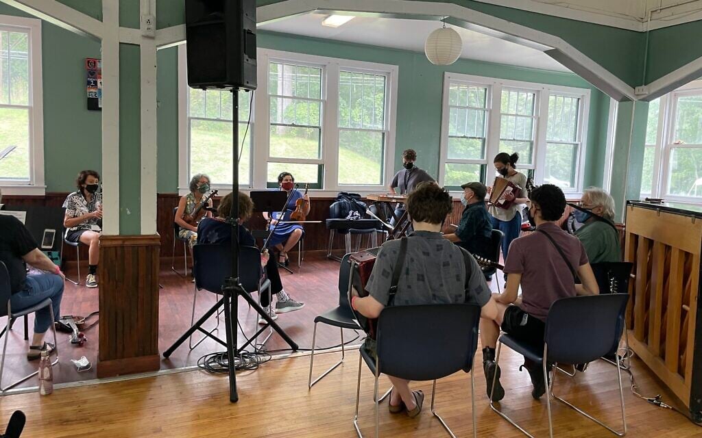 Musical programming at the Yiddishland retreat, August 2021. (Danielle Ziri)
