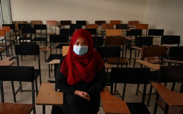 A student sits inside a classroom after private universities reopened in Kabul on September 6, 2021 (Aamir QURESHI / AFP) A student sits inside a classroom after private universities reopened in Kabul on September 6, 2021 (Aamir QURESHI / AFP)