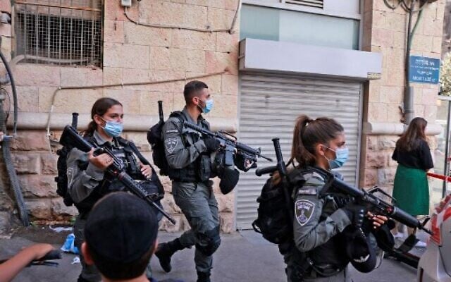 Israeli border police officers patrol the area near the site of a stabbing attack, in Jerusalem on September 13, 2021. (Menahem KAHANA / AFP) Israeli border police officers patrol the area near the site of a stabbing attack, in Jerusalem on September 13, 2021. (Menahem KAHANA / AFP)