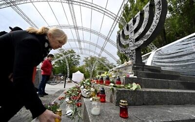 People light candles at Minora memorial in Kyiv, on September 29, 2021, on the 80th anniversary of the Babi Yar massacre, one of the largest mass slaughters of Jews during World War II. (Sergei Supinsky/AFP)