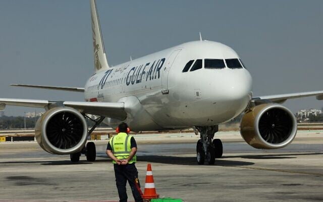 A Gulf Air A320 coming from the Bahraini capital Manama arrives at Ben Gurion Airport near Tel Aviv on September 30, 2021. (EMMANUEL DUNAND / AFP) A Gulf Air A320 coming from the Bahraini capital Manama arrives at Ben Gurion Airport near Tel Aviv on September 30, 2021. (EMMANUEL DUNAND / AFP)