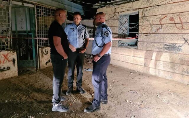 Police at the scene of a shooting in Lakiya on Septembe 25, 2021 (Israel Police)