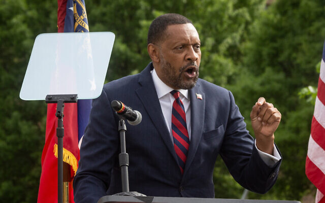Vernon Jones declares his intention to run for governor of Georgia as a Republican in Atlanta, on Friday, April 16, 2021. Jones, a former Democrat, is looking to ride a wave of Trump supporters' discontent with Gov. Brian Kemp to the Republican nomination. (AP Photo/Ron Harris) Vernon Jones declares his intention to run for governor of Georgia as a Republican in Atlanta, on Friday, April 16, 2021. Jones, a former Democrat, is looking to ride a wave of Trump supporters' discontent with Gov. Brian Kemp to the Republican nomination. (AP Photo/Ron Harris)