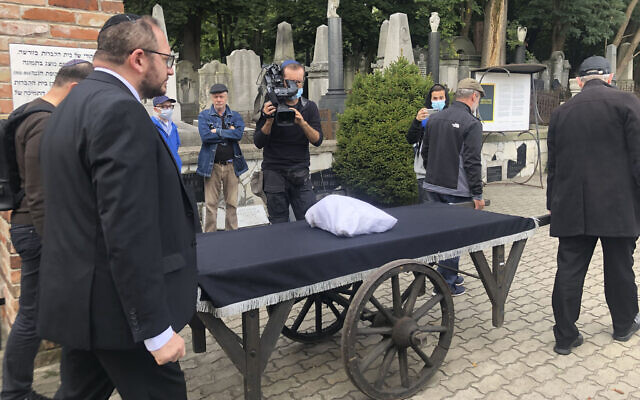 Warsaw's Jewish community held a funeral for an unidentified Holocaust victim, after human remains were recently discovered in an area that belonged to the Warsaw Ghetto during World War II, in Warsaw, Poland, on September 14, 2021. (AP Photo/Vanessa Gera) Warsaw's Jewish community held a funeral for an unidentified Holocaust victim, after human remains were recently discovered in an area that belonged to the Warsaw Ghetto during World War II, in Warsaw, Poland, on September 14, 2021. (AP Photo/Vanessa Gera)