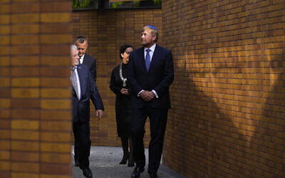Holland's King Willem-Alexander, right, officially unveiling a new monument in the heart of Amsterdam's historic Jewish Quarter honoring the 102,000 Dutch victims of the Holocaust, September 19, 2021, (AP Photo/Peter Dejong)