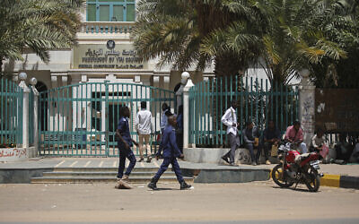 Sudanese soldiers walk in front of the office of the Sudanese Council of Ministers, in Khartoum, Sudan, September 21, 2021. (AP Photo/Marwan Ali)