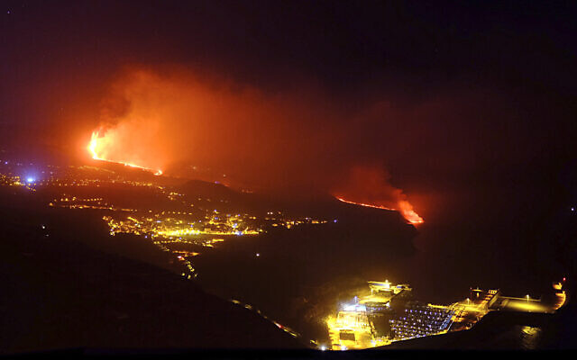 Lava from a volcano reaches the sea on the Canary island of La Palma, Spain in the early hours of Wednesday Sept. 29, 2021. (AP Photo/Daniel Roca) Lava from a volcano reaches the sea on the Canary island of La Palma, Spain in the early hours of Wednesday Sept. 29, 2021. (AP Photo/Daniel Roca)